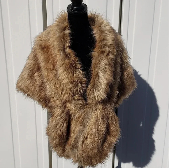 No Clothing label attached Jackets & Blazers - Faux Fur Wrap